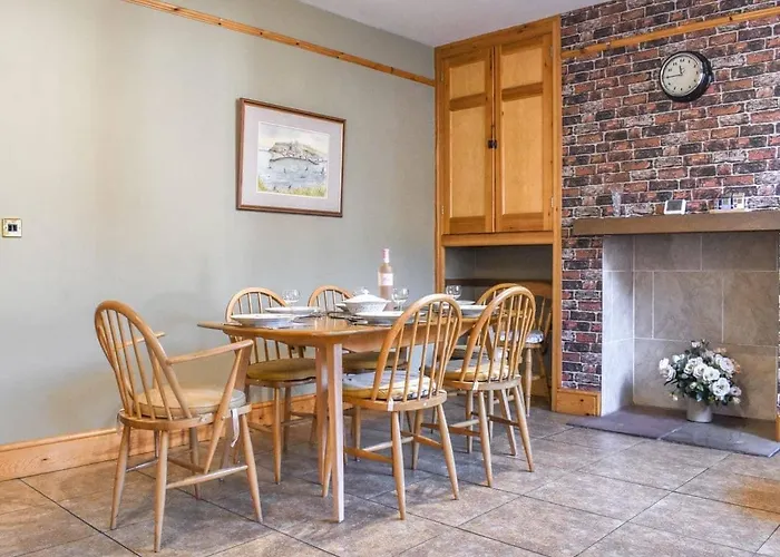 Railway Sleepers 펜션 휫비